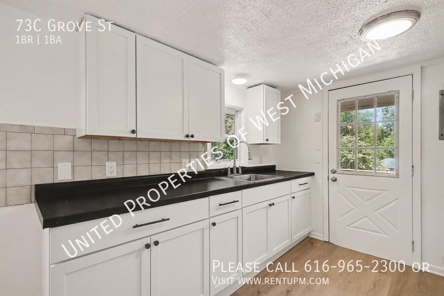 73 Grove St Apt C - Photo 2 of 17