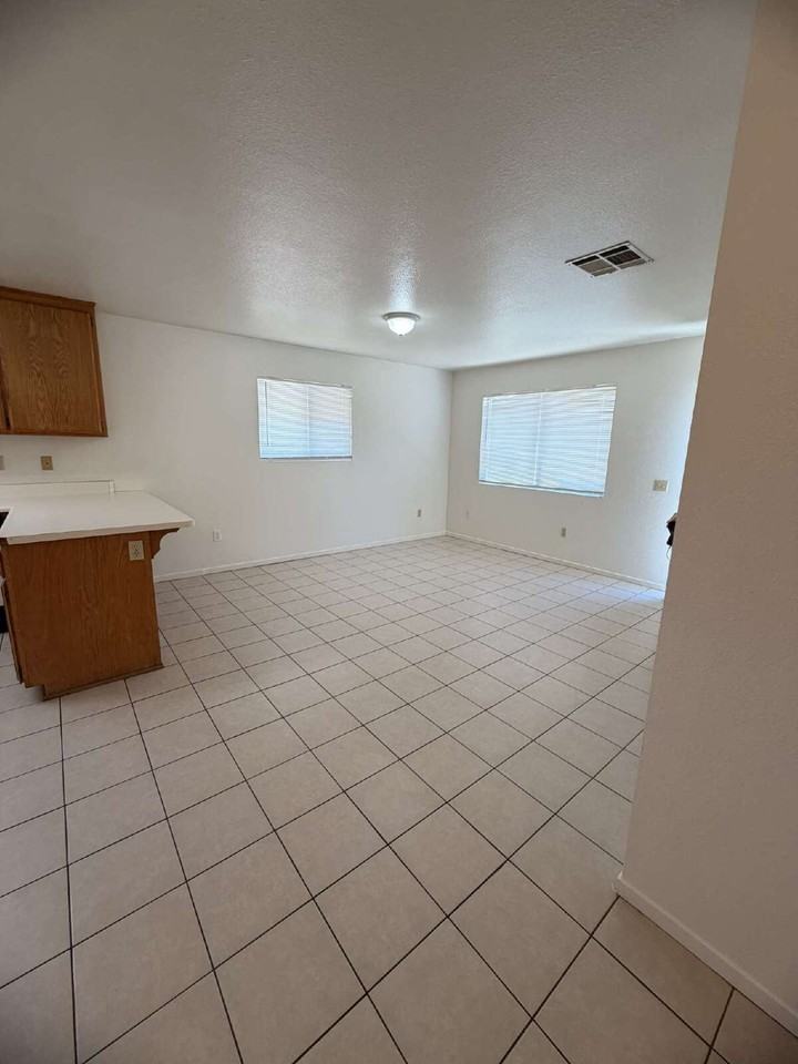 283 Nickel St - Photo 2 of 9