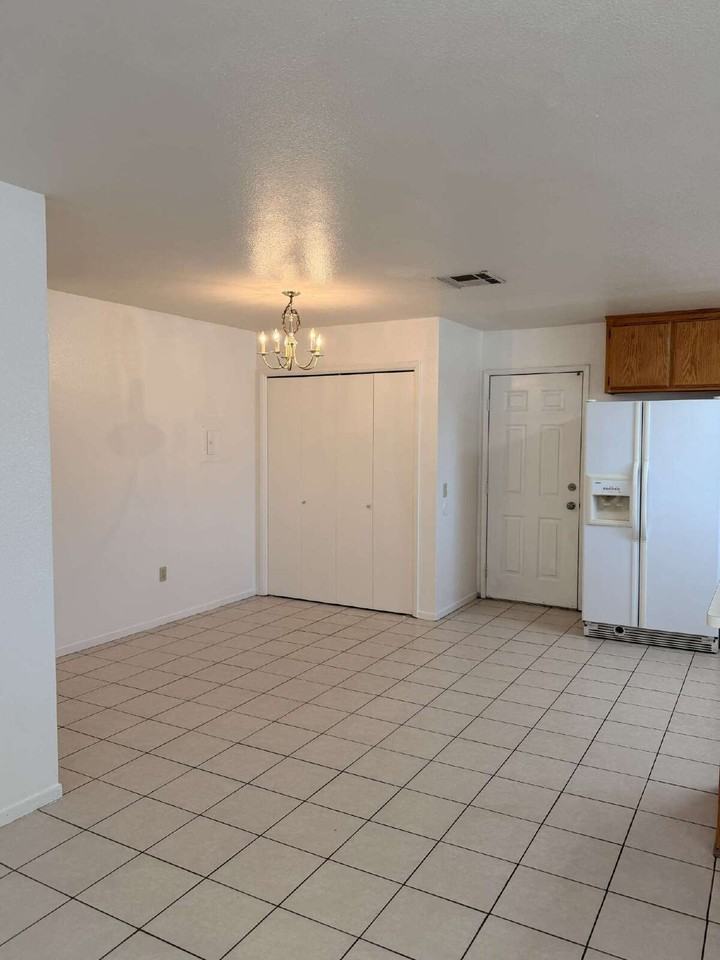 283 Nickel St - Photo 3 of 9