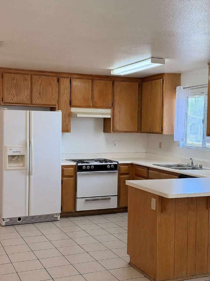 283 Nickel St - Photo 4 of 9