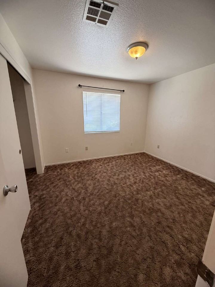 283 Nickel St - Photo 7 of 9