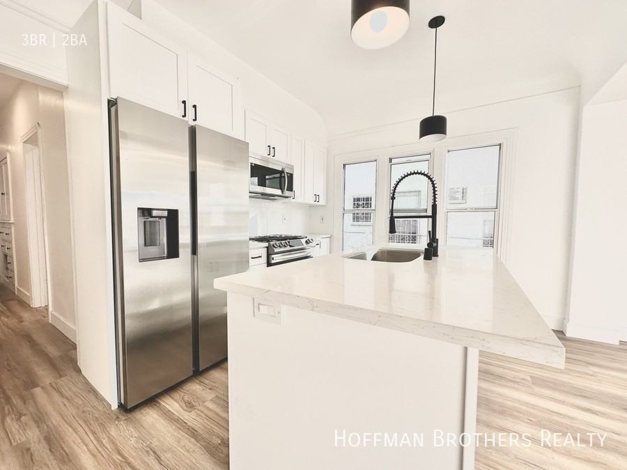 330 N Spaulding Ave - Photo 2 of 17