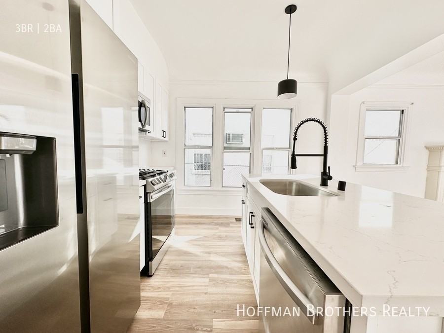 330 N Spaulding Ave - Photo 3 of 17