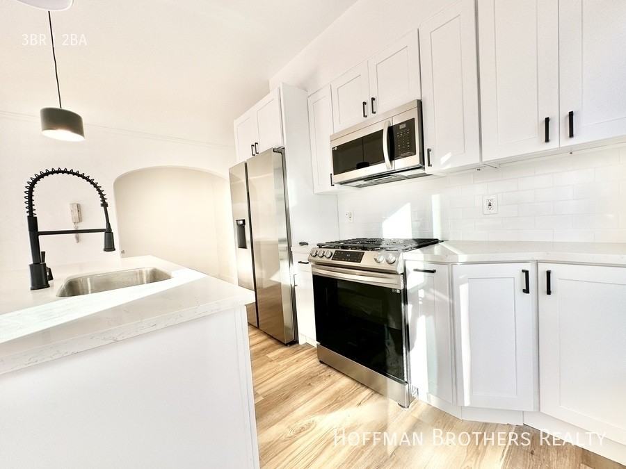 330 N Spaulding Ave - Photo 4 of 17