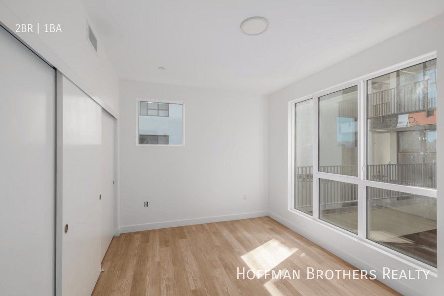 23036 Ventura Blvd #804