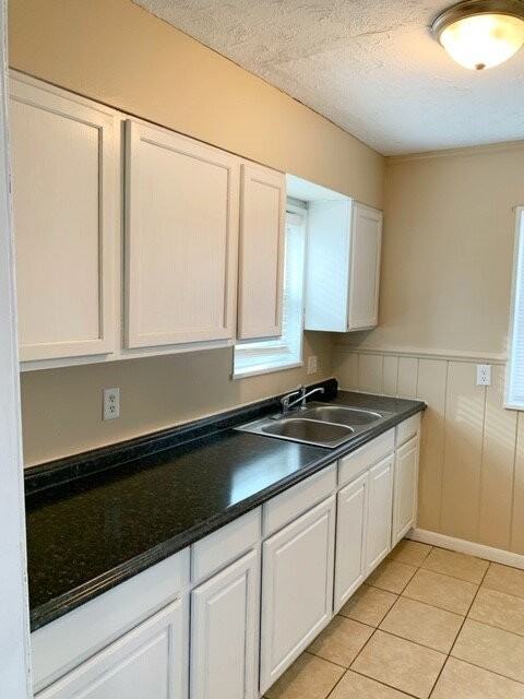 3420 N Elizabeth St - Photo 6 of 10
