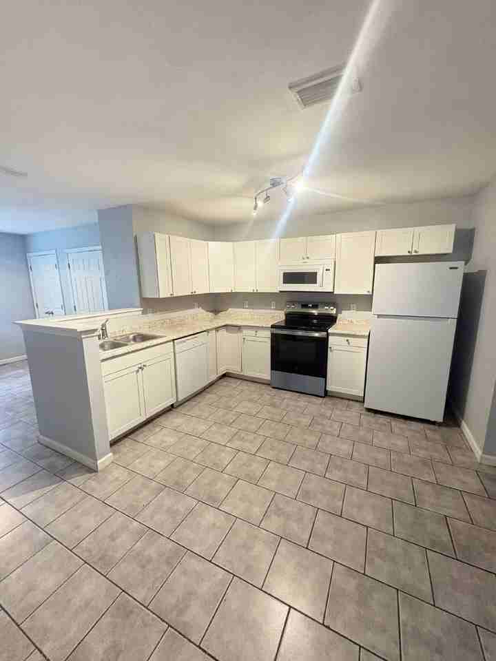 1717 Harris St Unit 2 - Photo 3 of 16