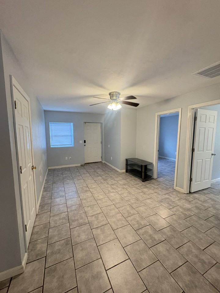 1717 Harris St Unit 2 - Photo 4 of 16