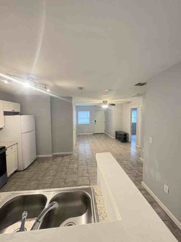 1717 Harris St Unit 2 - Photo 5 of 16