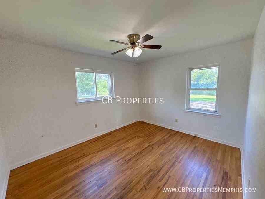 1304 Snowden Ave - Photo 4 of 13
