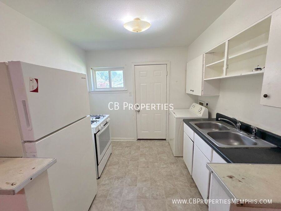 1304 Snowden Ave - Photo 6 of 13