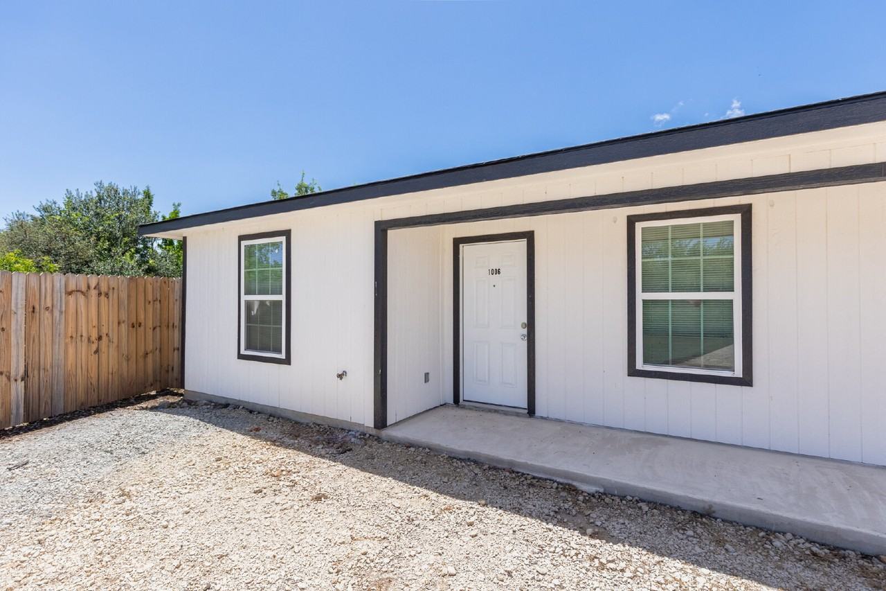 1006 County Road 4516 - Photo 2 of 29
