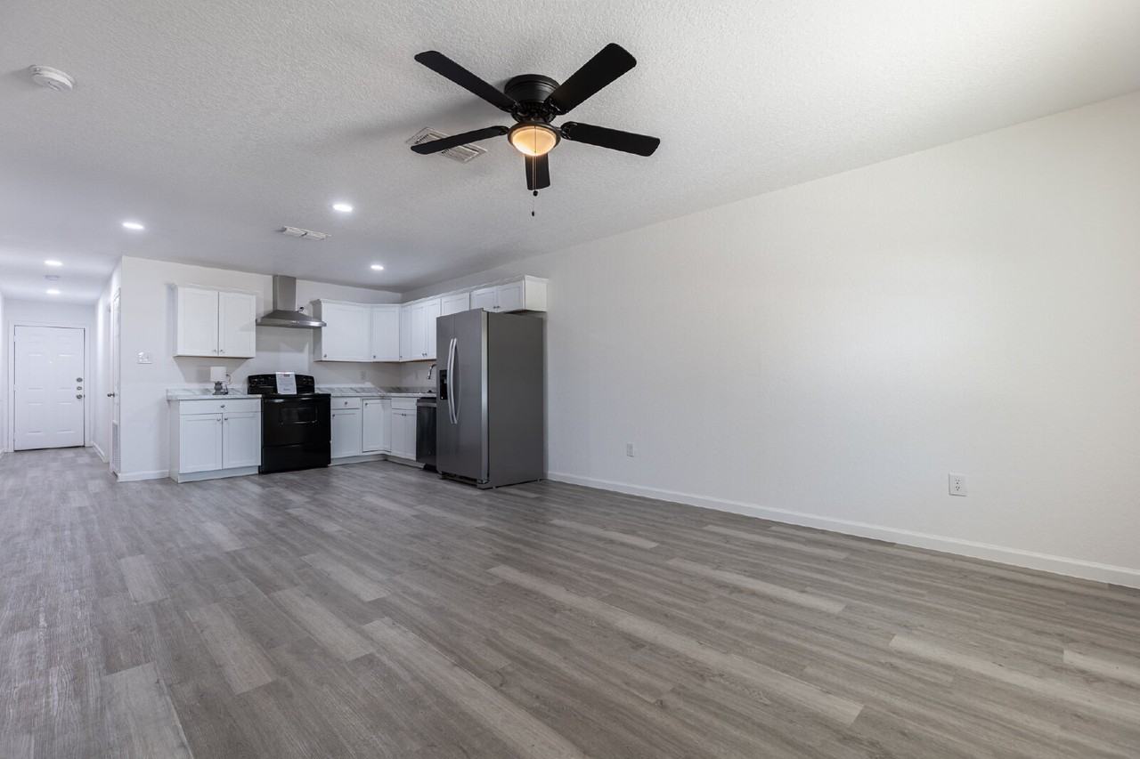 1006 County Road 4516 - Photo 3 of 29