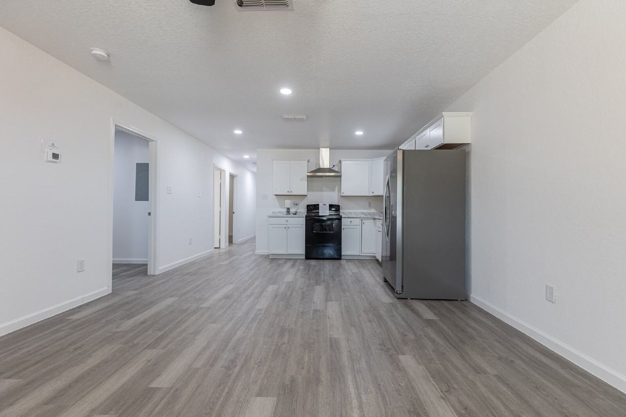 1006 County Road 4516 - Photo 5 of 29