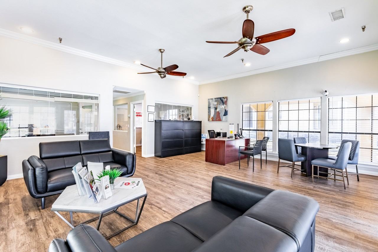 Forest Hills Apartments - Photo 4 of 28