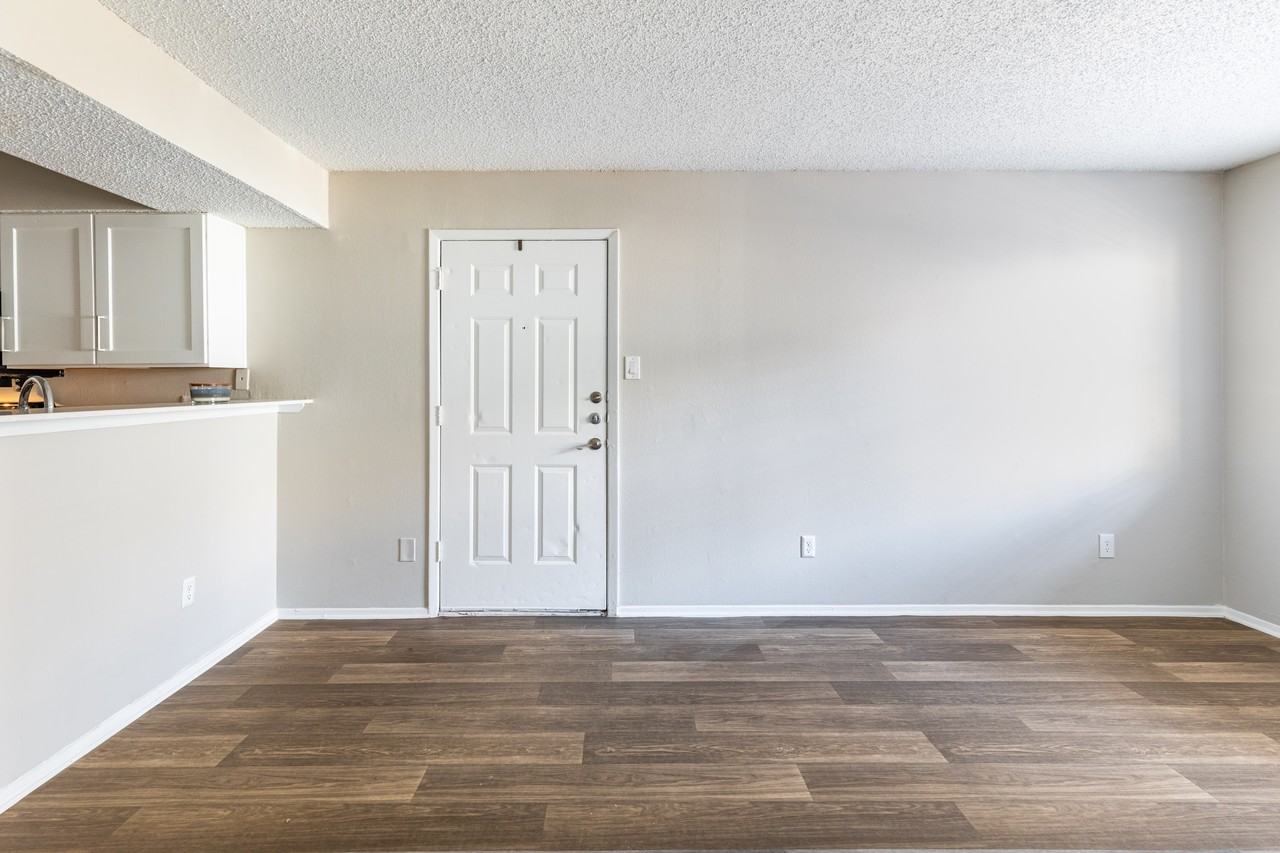 Forest Hills Apartments - Photo 6 of 28