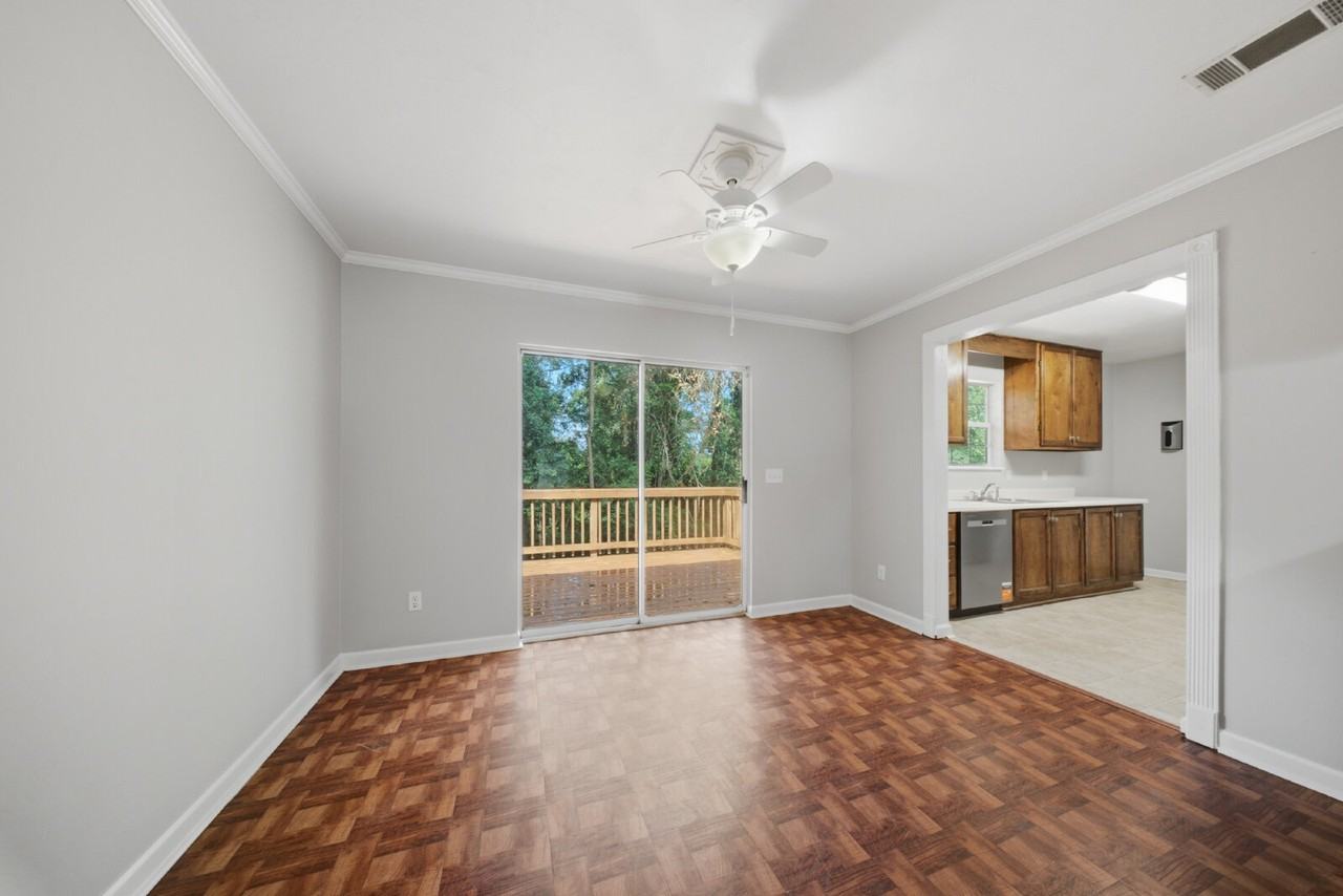 4800 Leah Ln - Photo 6 of 31