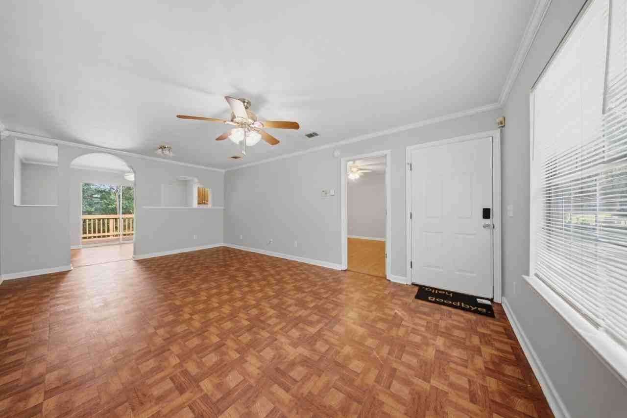 4800 Leah Ln - Photo 7 of 31