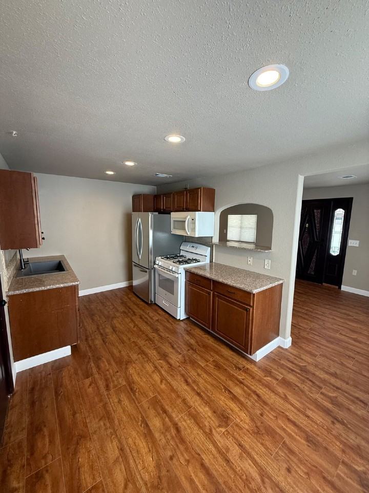 8001 W 101st Ave - Photo 6 of 13