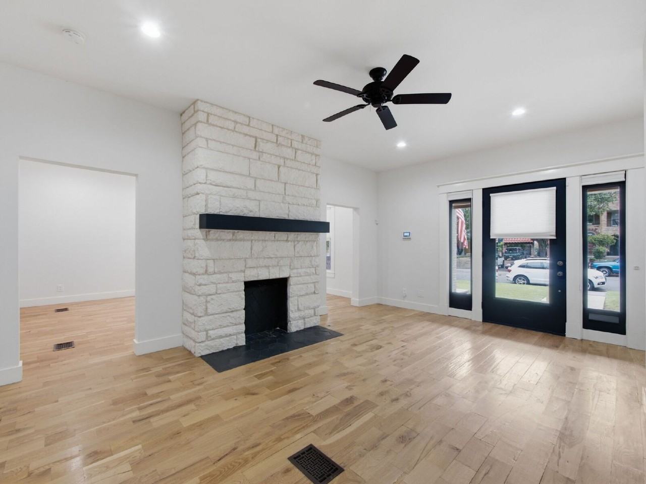 1209 Kings Hwy - Photo 4 of 27