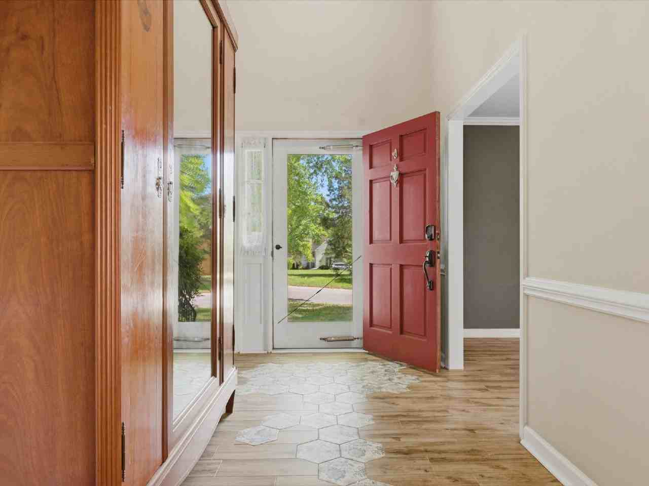 9437 Fairmead Dr - Photo 6 of 50