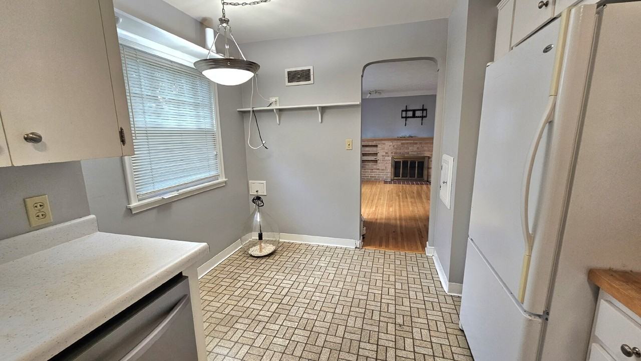 1242 Sargent Ave - Photo 5 of 17