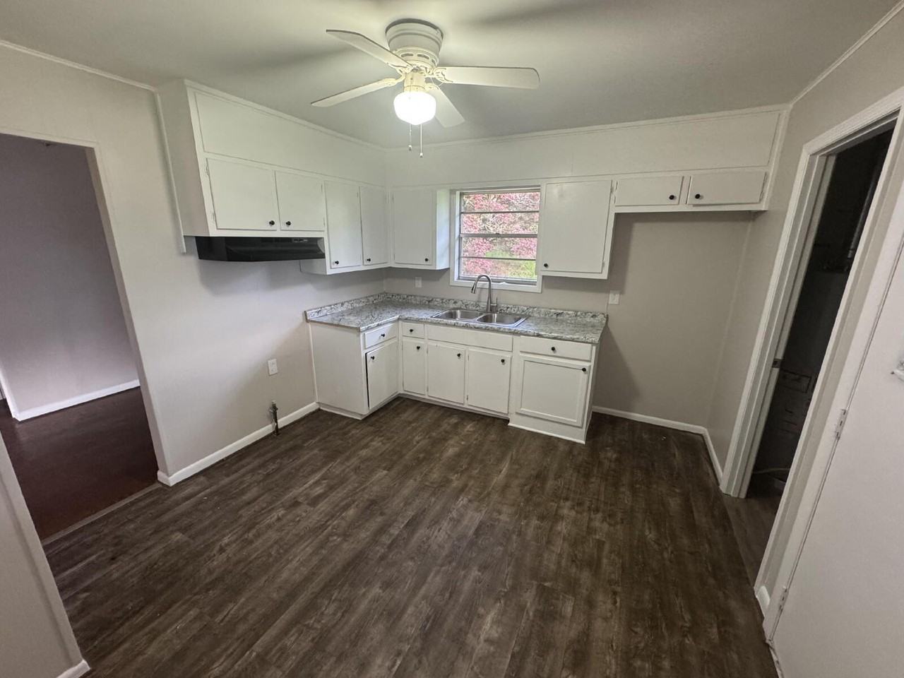 1700 Battle St W - Photo 4 of 12