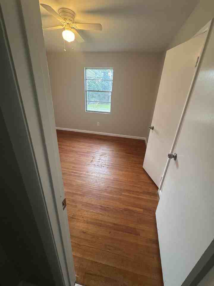 1700 Battle St W - Photo 7 of 12