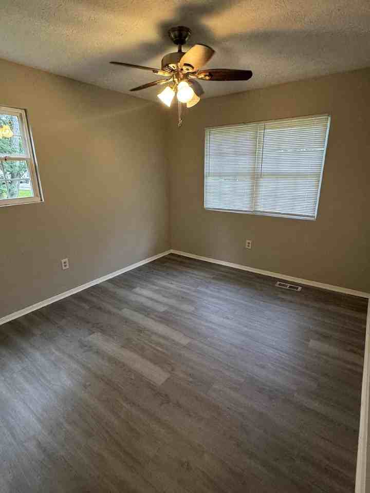 311 Coleman Ln - Photo 4 of 15
