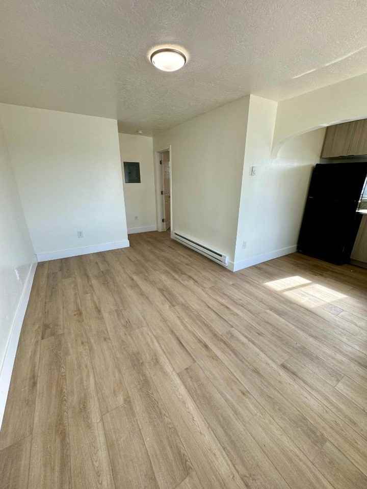 412 W 20th St Unit 3
