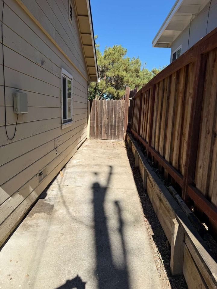 638 Palm Ave - Photo 3 of 24