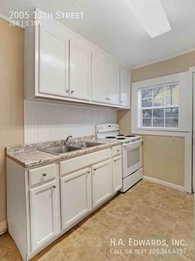 2005 13th St - Photo 7 of 12