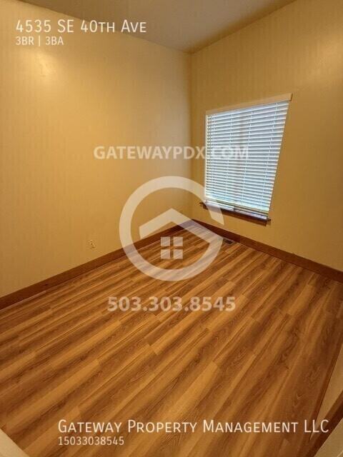 4535 Se 40th Ave - Photo 6 of 20