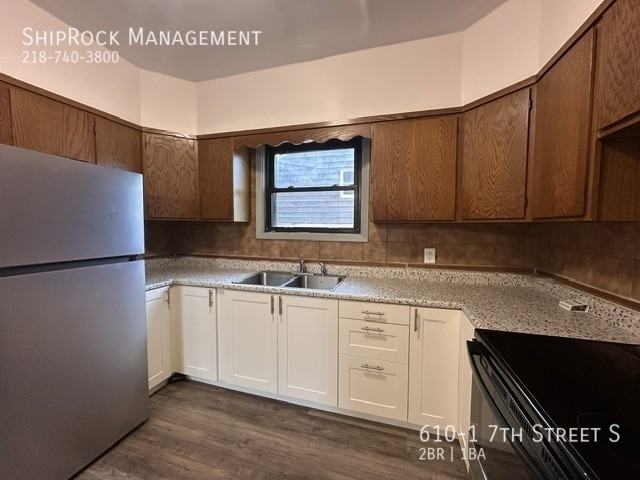 610 7th St S ## 1 - Photo 3 of 17