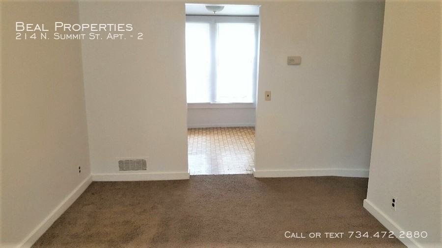 214 N Summit St #2 - Photo 2 of 11