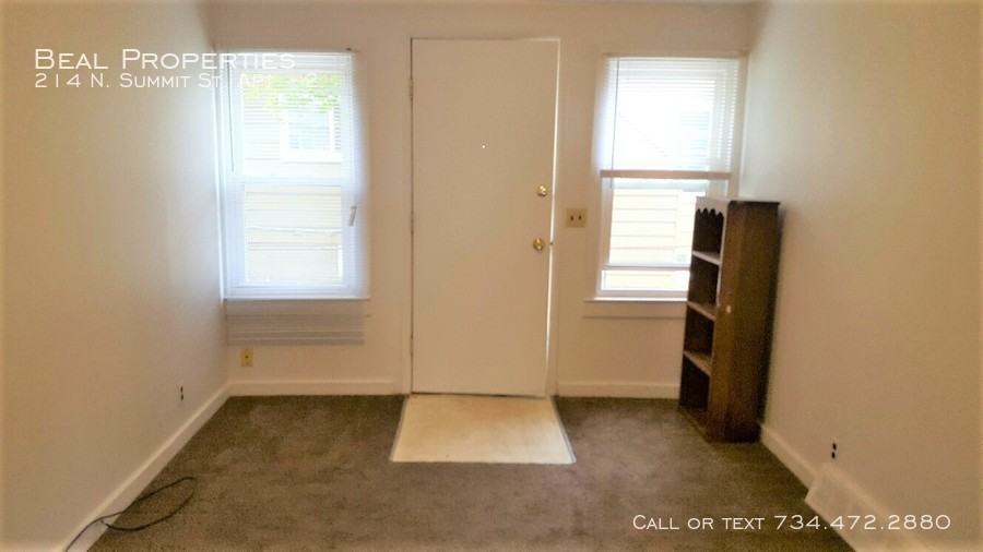 214 N Summit St #2 - Photo 3 of 11
