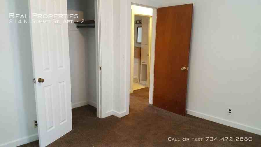 214 N Summit St #2 - Photo 7 of 11