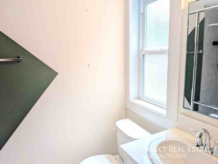 548 Park St #1 - Photo 3 of 22