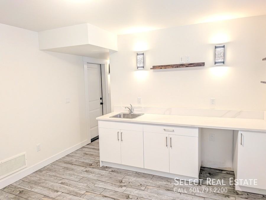 548 Park St #1 - Photo 5 of 22