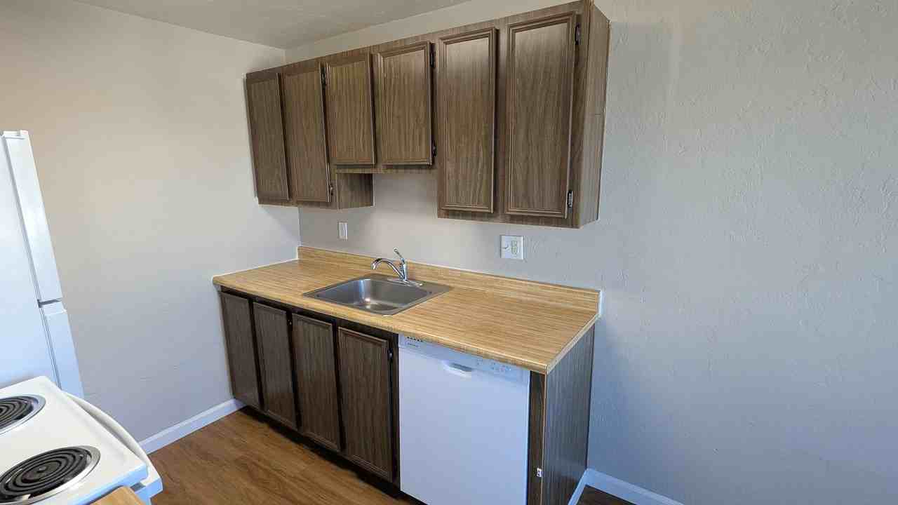 Apartment in West Salem near banks, shopping areas, bus lines, and downtown!  ~ Colonial - Photo 6 of 50