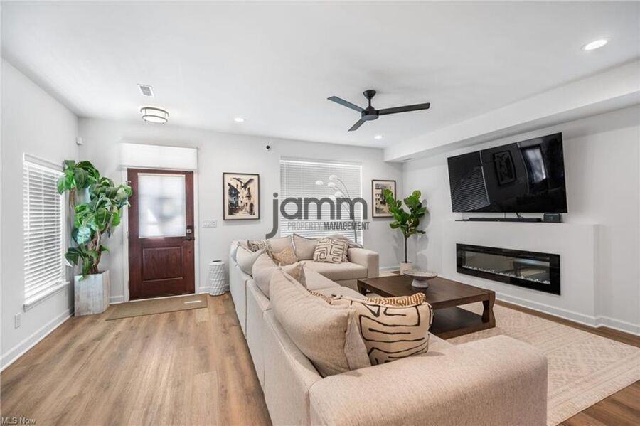 12203 Ashbury Ave - Photo 6 of 28
