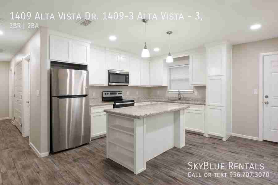 1409 Alta Vista Dr #3 - Photo 3 of 15