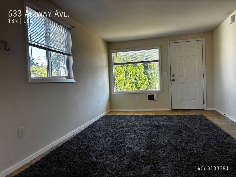 633 Airway Ave - Photo 2 of 10