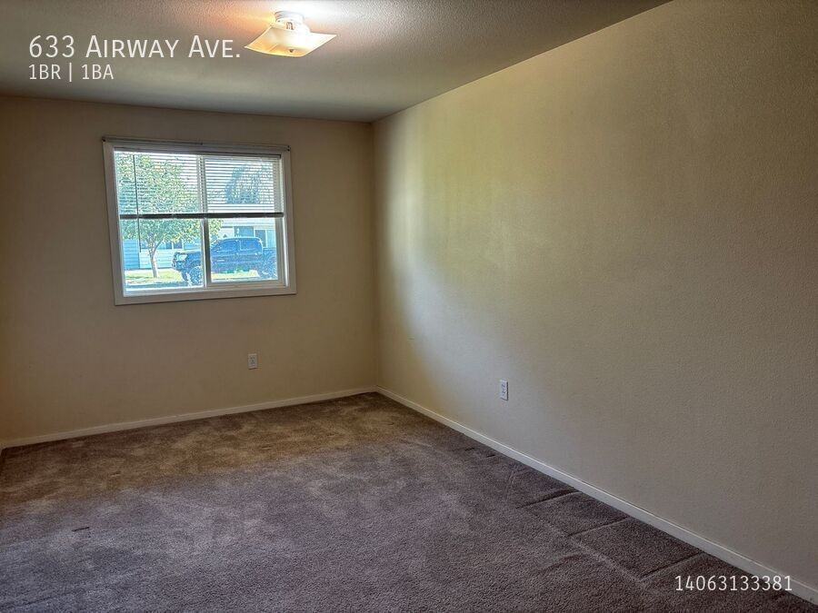 633 Airway Ave - Photo 4 of 10
