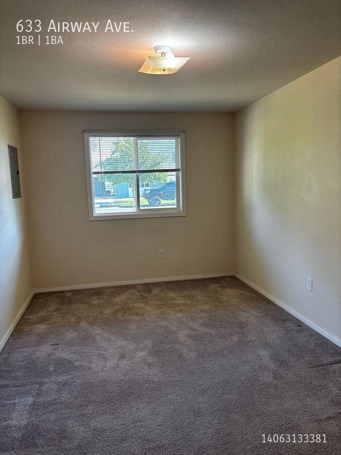 633 Airway Ave - Photo 5 of 10