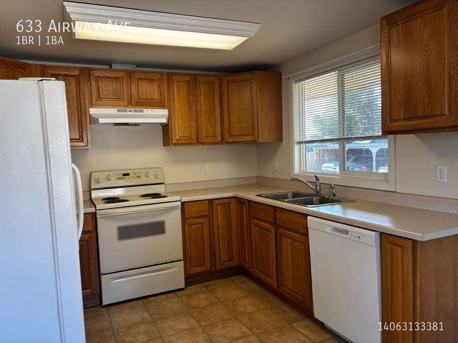633 Airway Ave - Photo 6 of 10