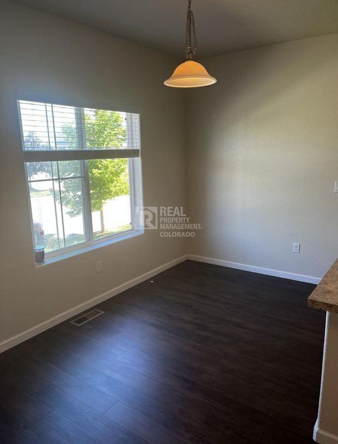 1437 Kansas Ave - Photo 5 of 17