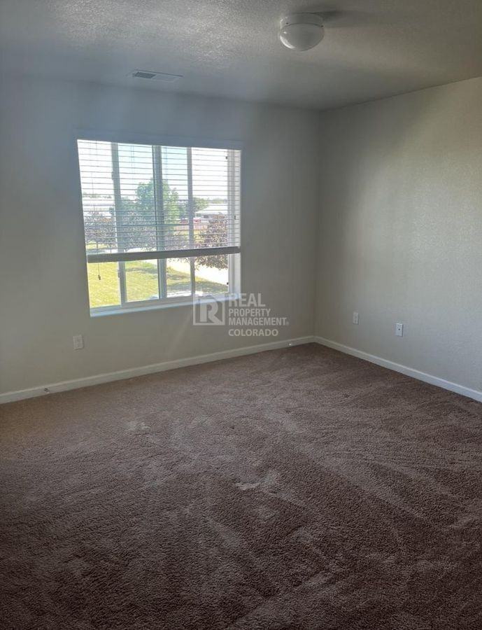 1437 Kansas Ave - Photo 6 of 17