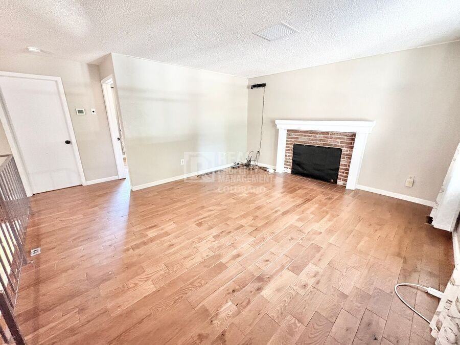 1493 S Biscay Ct - Photo 2 of 20