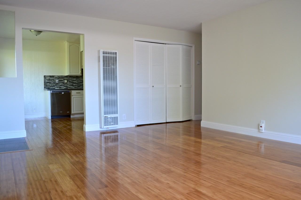 1103 Regent St #D - Photo 3 of 6